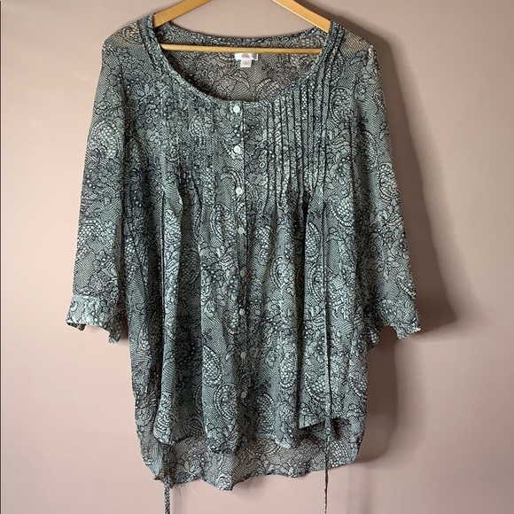 ‘XHILARATION’ GRAY PLEATED BUTTON DOWN BLOUSE!!! - Picture 3 of 7